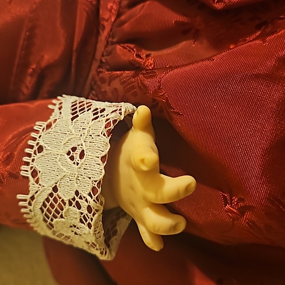 Vintage Royal Doll with tag. - Picture 6 of 13